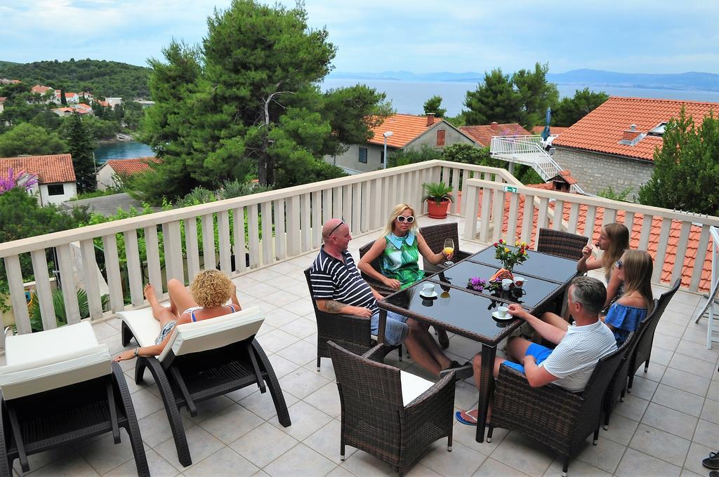 Apartments  Happy villa Splitska Extérieur photo